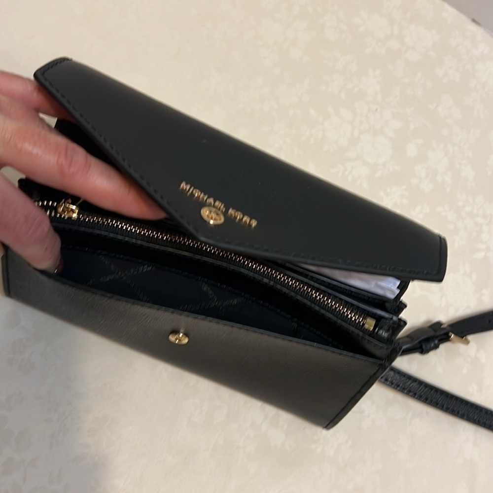 Michael Kors envelope crossbody bag. Black - Picture 7 of 8